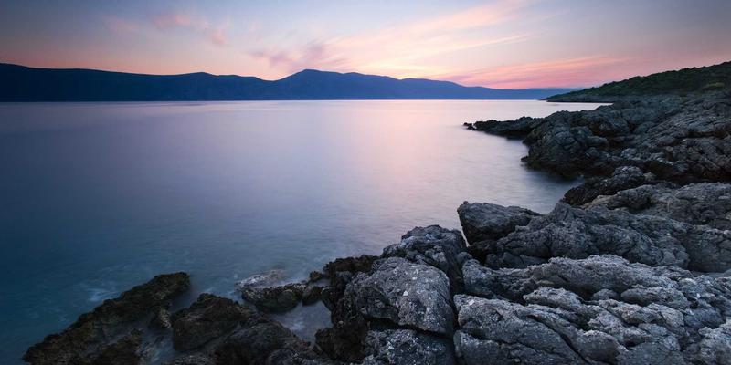 深圳城中村改造后租金上涨，年轻租客如何破局？办公设备租赁与工程机械租赁成新选择